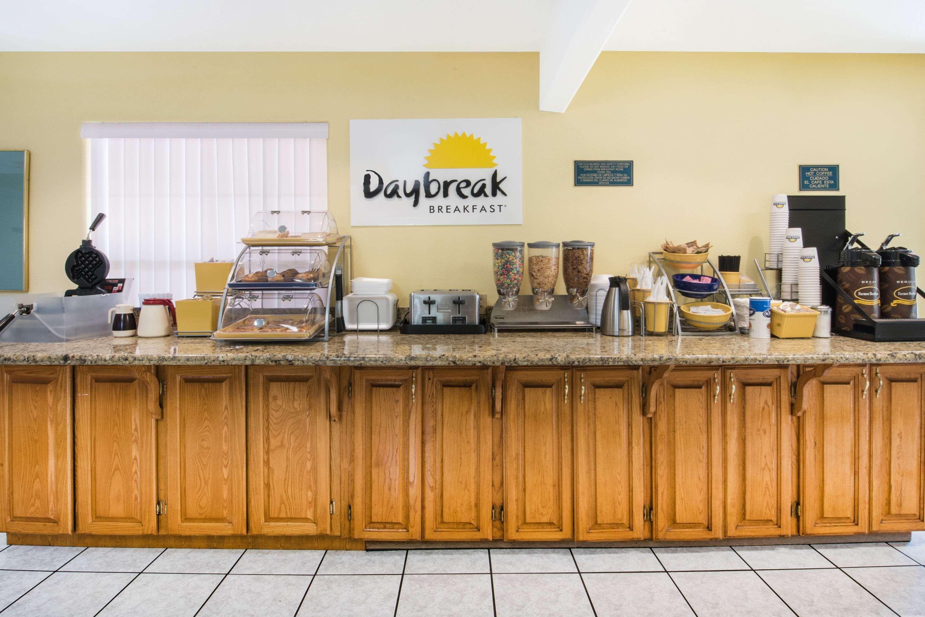 Days Inn By Wyndham Mcallen Eksteriør billede