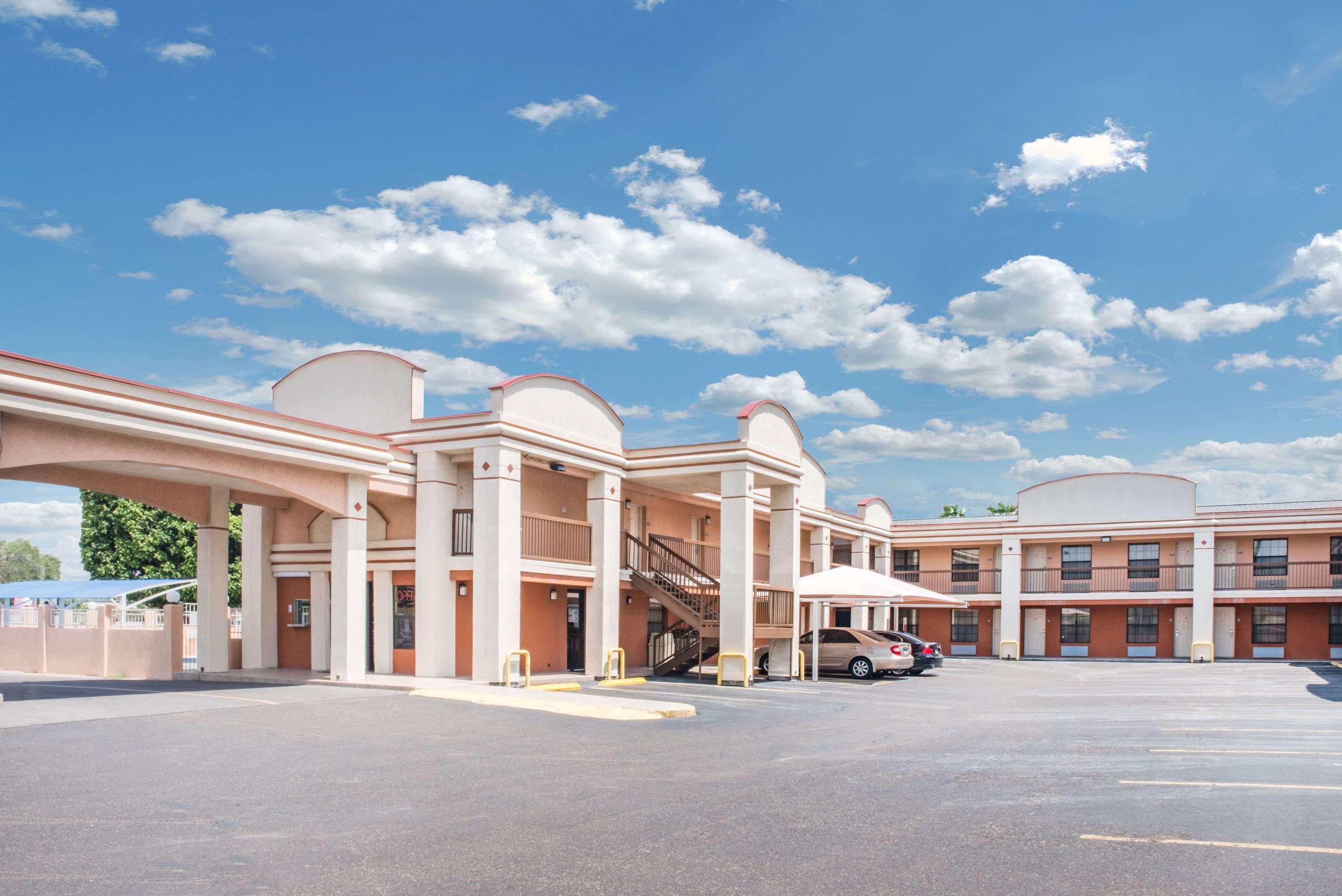 Days Inn By Wyndham Mcallen Eksteriør billede
